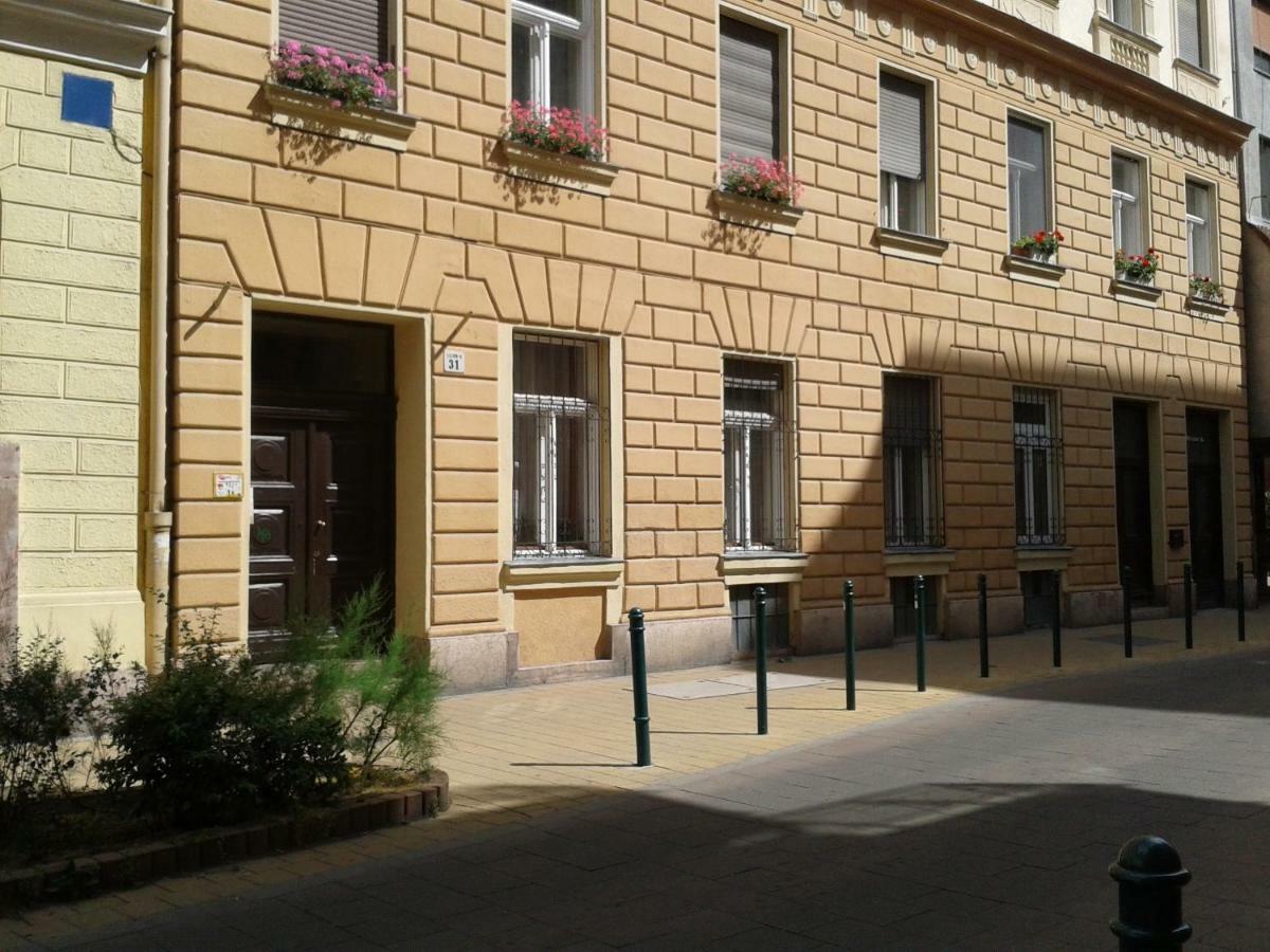 Lily Apartman Budapeste Exterior foto