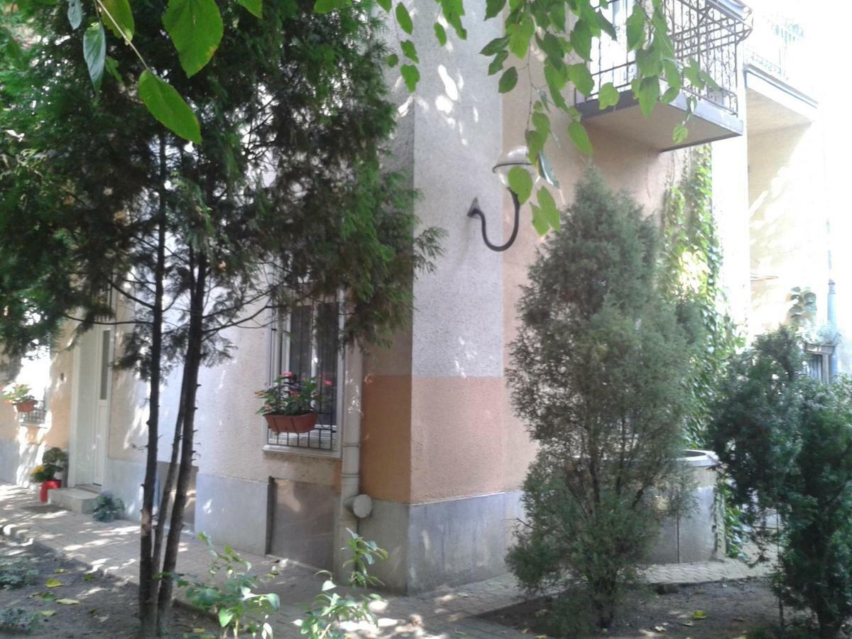 Lily Apartman Budapeste Exterior foto